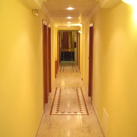 Cristal 2 2* א-קורוניה