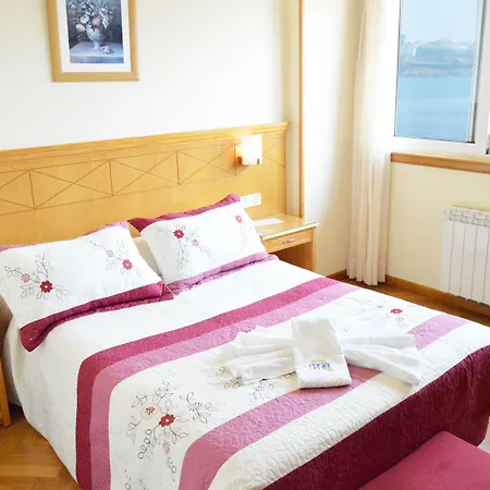 Cristal 2 מלון א-קורוניה