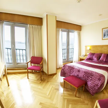 מלון Cristal 2 א-קורוניה