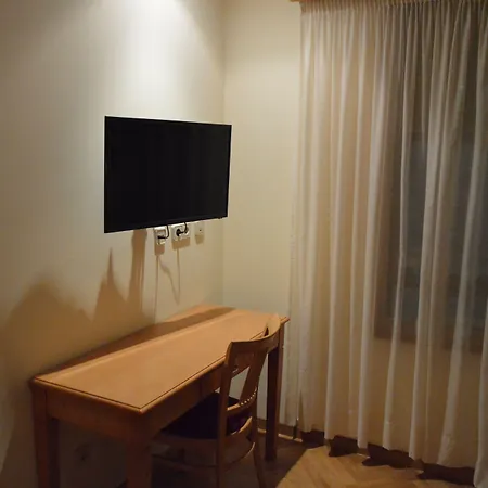 Cristal 2 מלון א-קורוניה