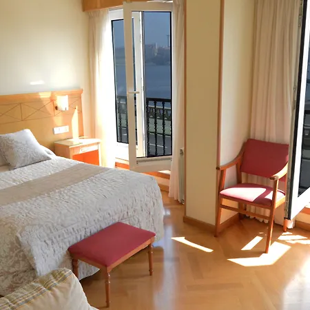 Cristal 2 2* א-קורוניה