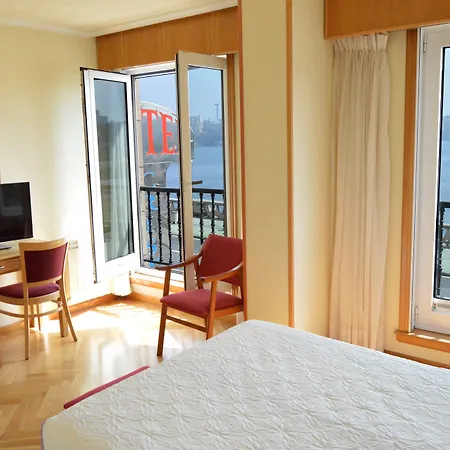 Cristal 2 מלון א-קורוניה