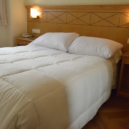 מלון Cristal 2 א-קורוניה