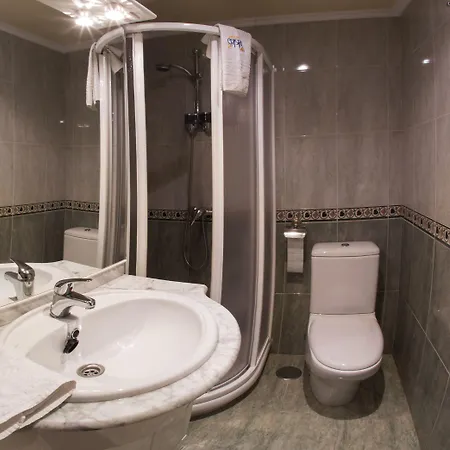 Cristal 2 מלון א-קורוניה