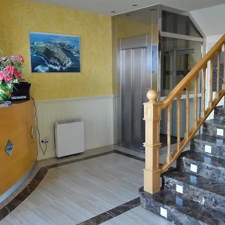 Cristal 2 2* א-קורוניה